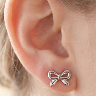 Bow Piercings – selection on linen