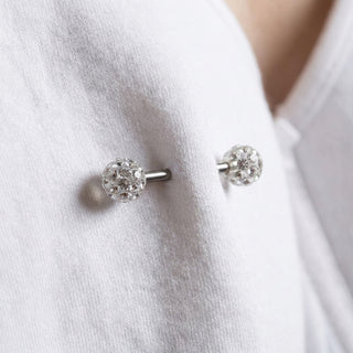 Nipple Piercing Ball Zirconia Internally Threaded – getragen