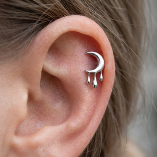 Titanium Top Dripping Crescent Moon Internally Threaded – getragen